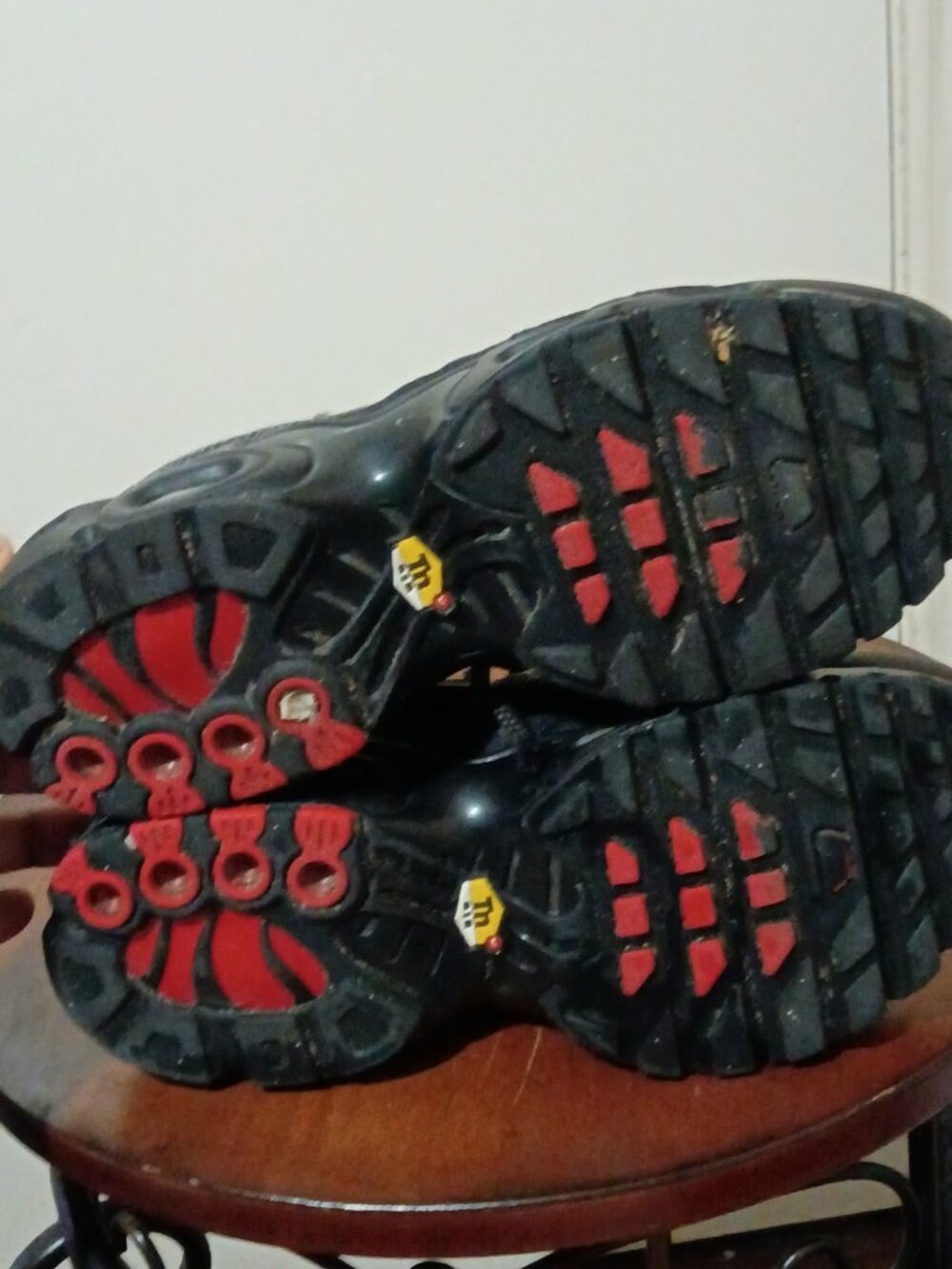Nike Air Max Plus Synthetic Low Top Sneakers Black/Red Lace-Up Kids 6Y - Picture 3 of 14